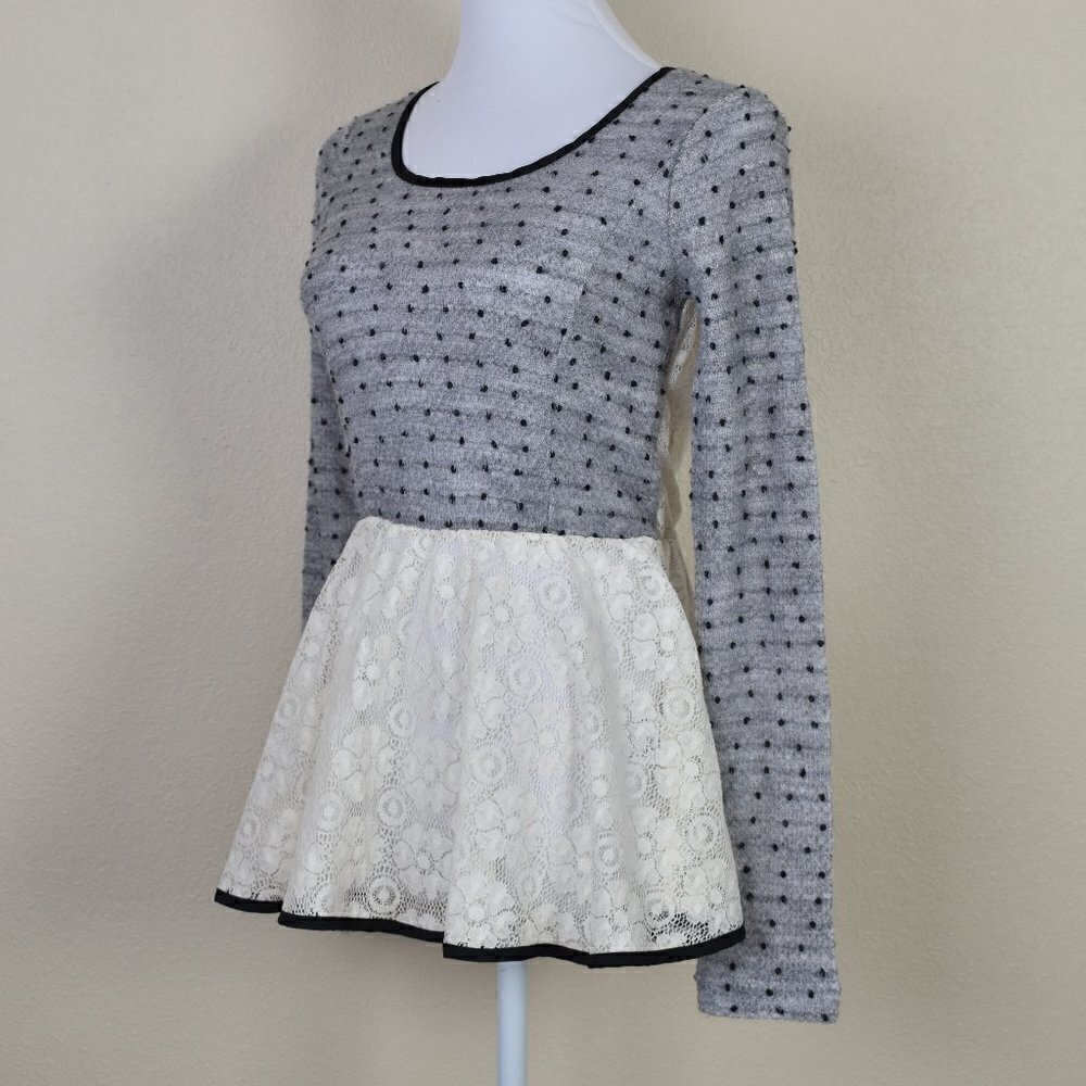 Ryu Bow Back Peplum Lace Top S - Picture 3 of 7